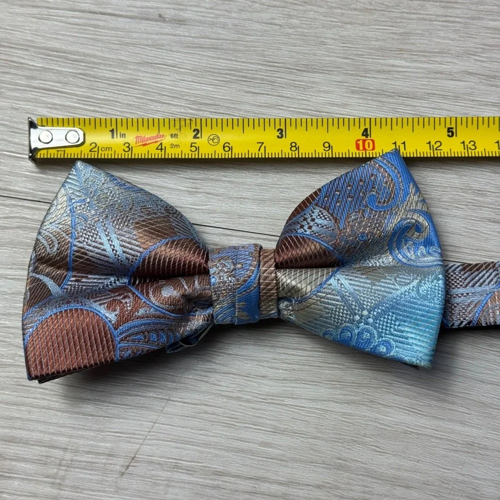 Stacy Adams Mens Bow Tie Pocket Square‎ Matching Set Blue Brown Paisley